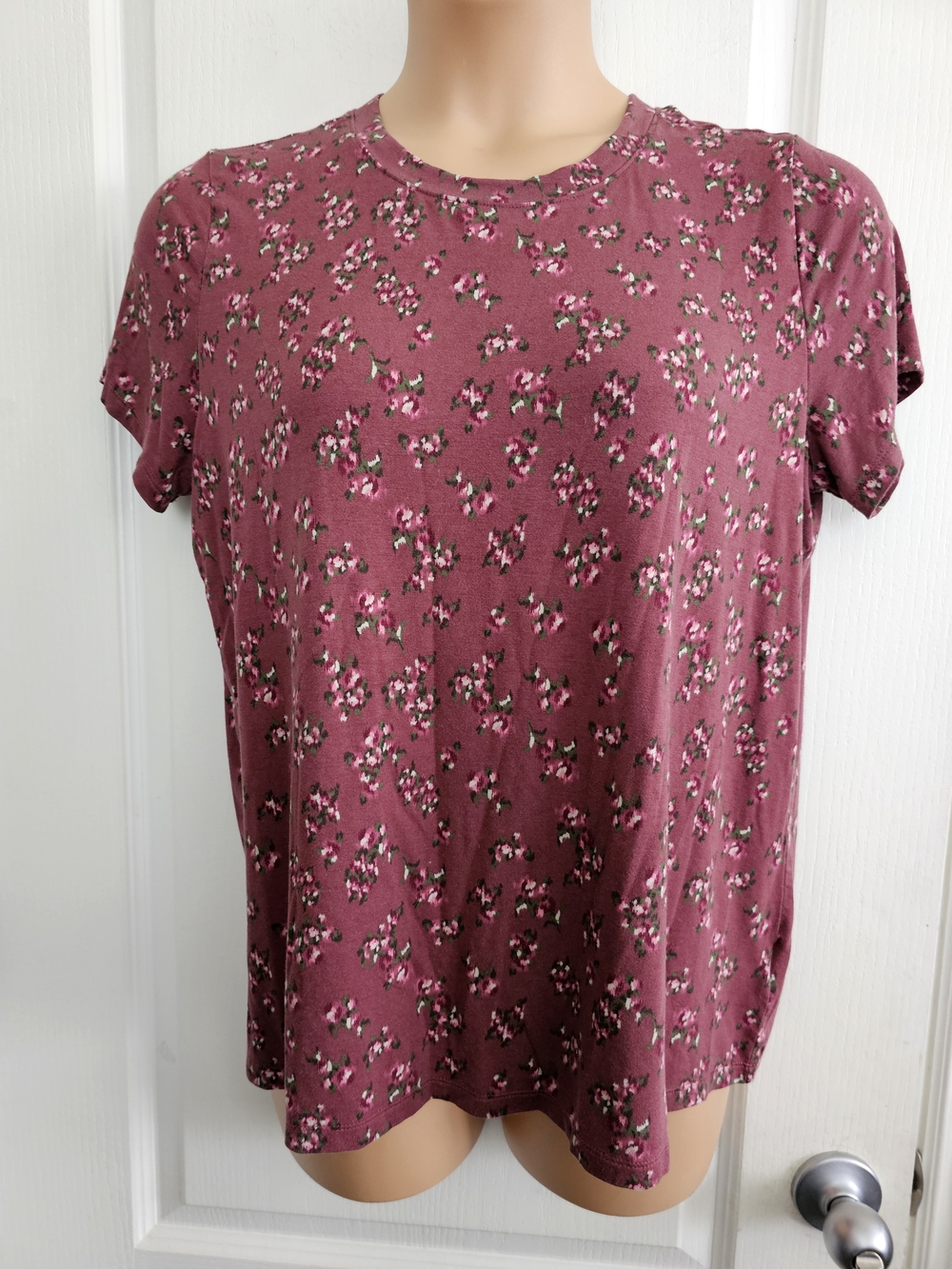 Torrid Sz 1  Burgundy Floral Short Sleeve Tee